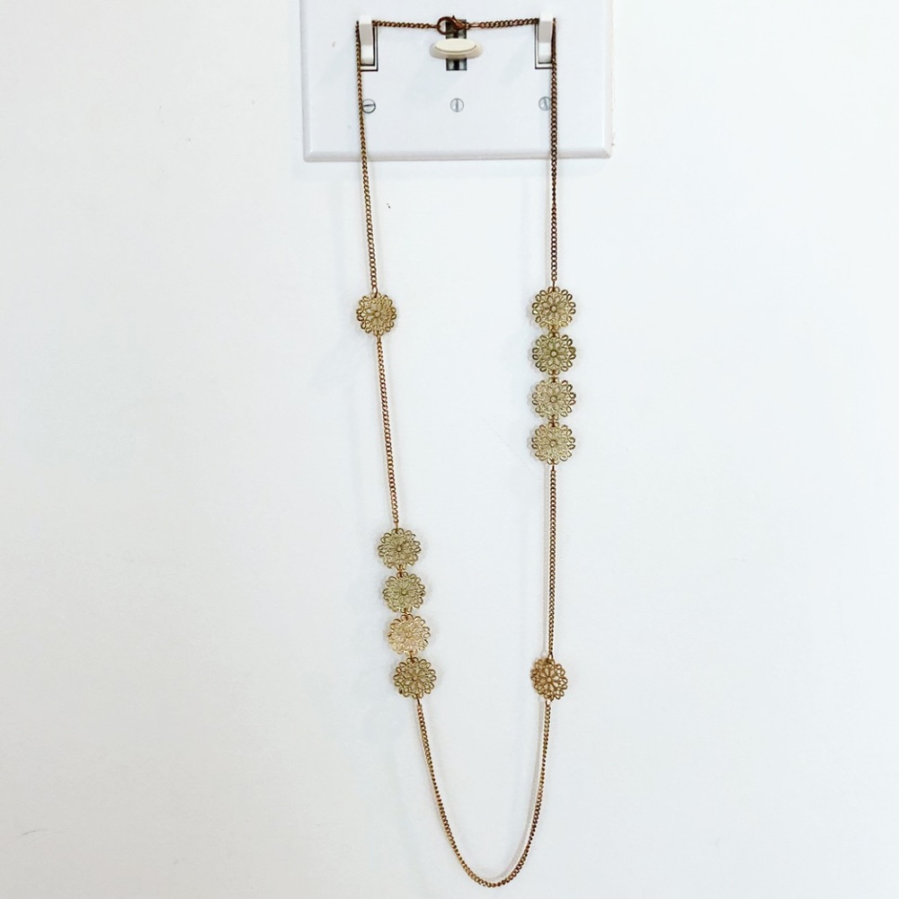 Chic long gold filigree snowflake necklace